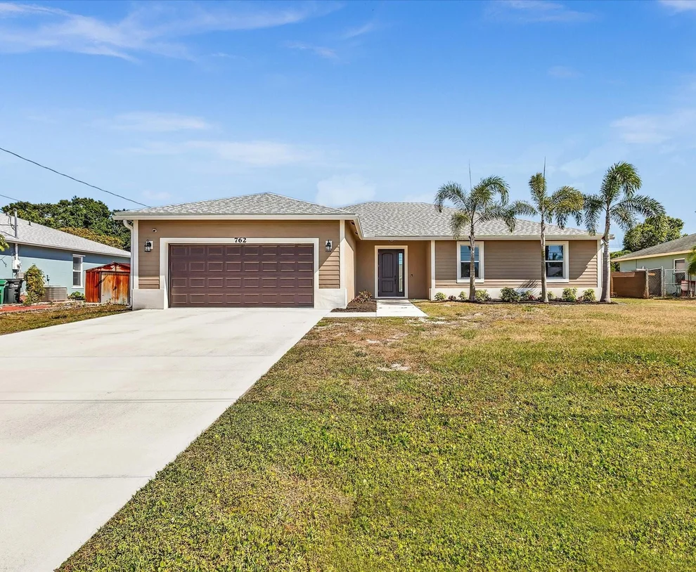 Unit for sale at 762 SE Atlantus Avenue, Port St Lucie, FL 34953