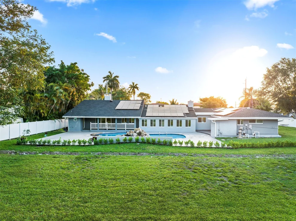 Unit for sale at 400 E Tropical Way, Plantation, FL 33317