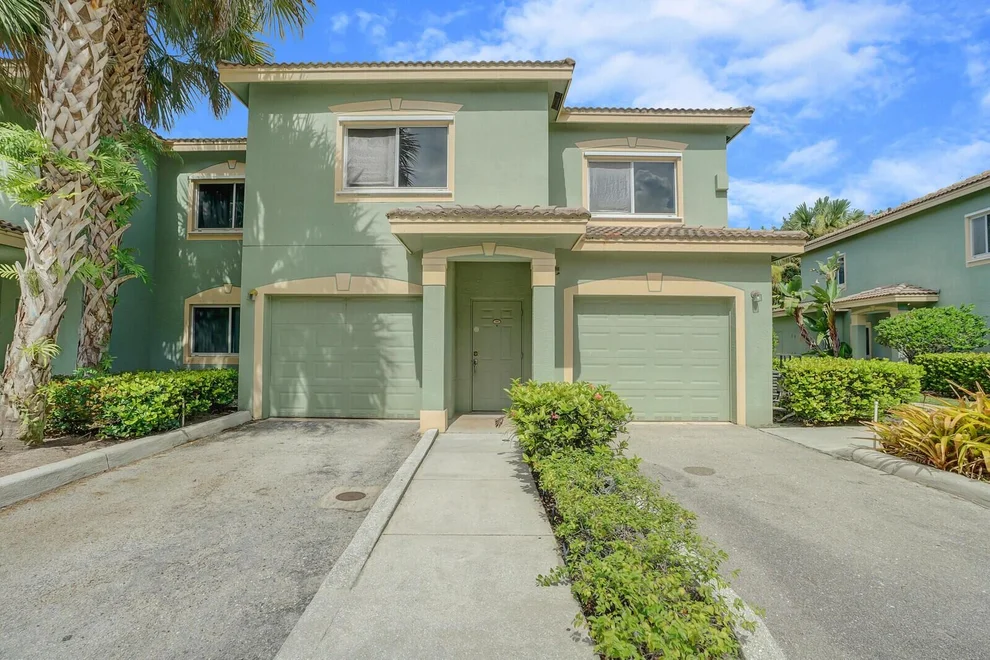 Unit for sale at 270 Crestwood Circle, Royal Palm Beach, FL 33411