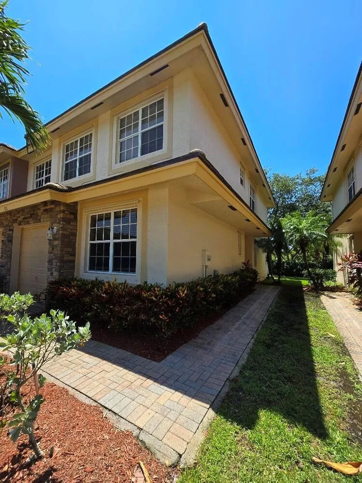 Unit for sale at 392 SE Bloxham Way, Stuart, FL 34997