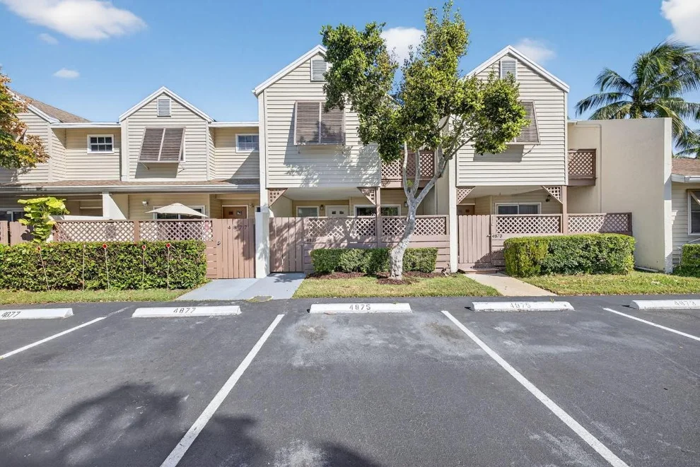 Unit for sale at 4875 N Hemingway Circle, Margate, FL 33063