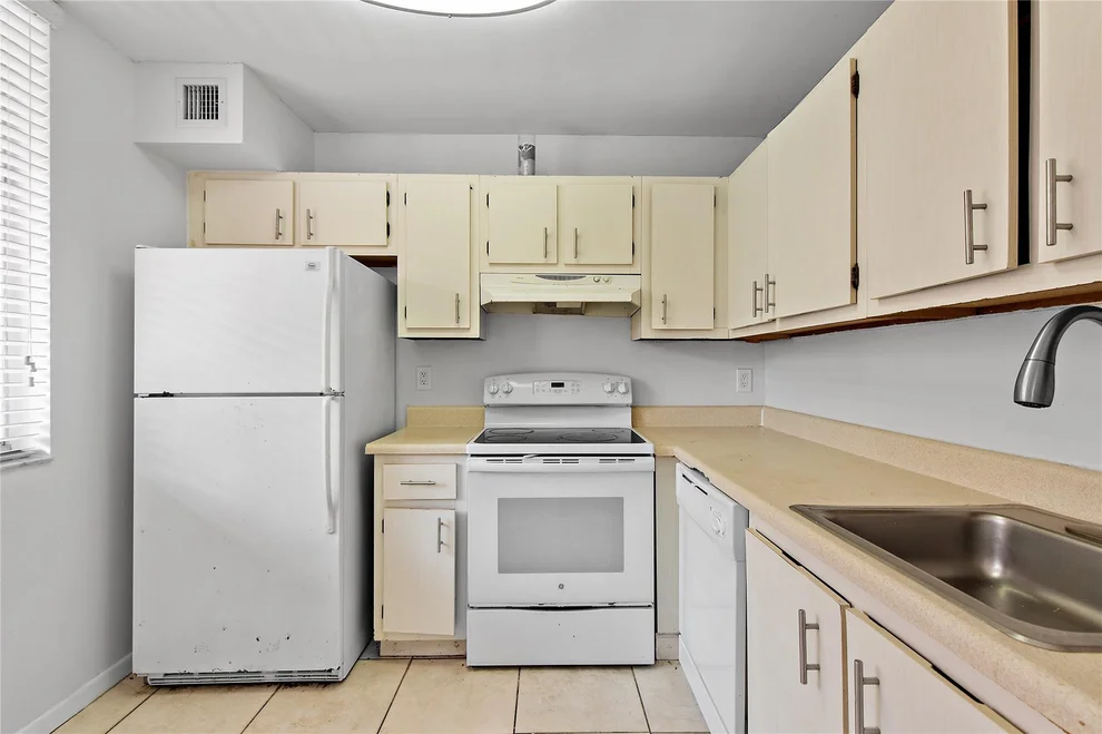 Unit for sale at 2820 Somerset Drive, Lauderdale Lakes, FL 33311