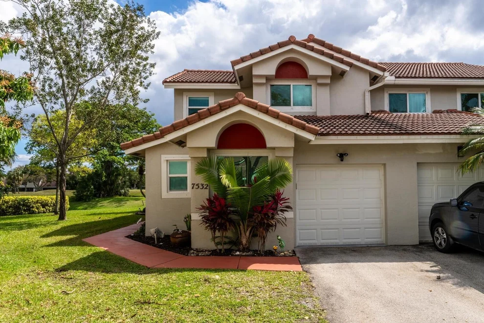 Unit for sale at 7532 S Pinewalk Drive, Margate, FL 33063