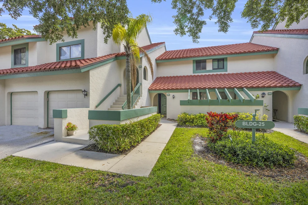 Unit for sale at 25 Lexington Lane W, Palm Beach Gardens, FL 33418