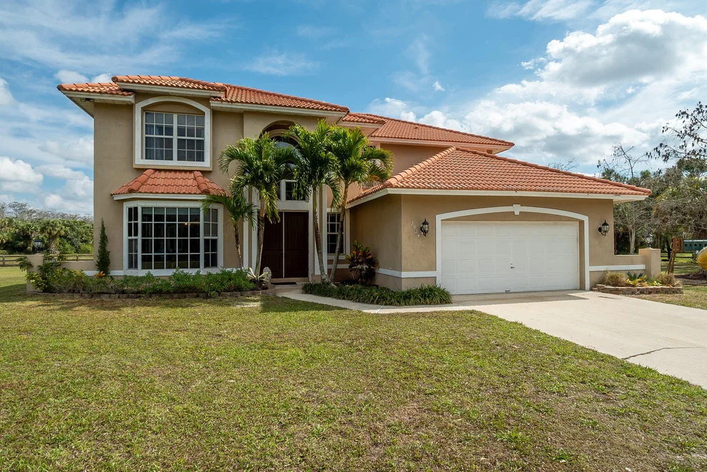 Unit for sale at 2924 Deer Run Trail, The Acreage, FL 33470