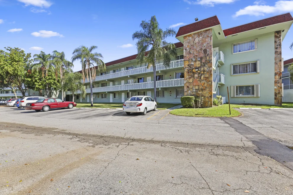 Unit for sale at 3100 Springdale Boulevard, Palm Springs, FL 33461