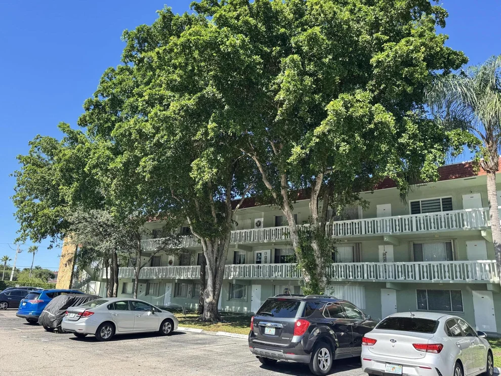 Unit for sale at 3000 Springdale Boulevard, Palm Springs, FL 33461