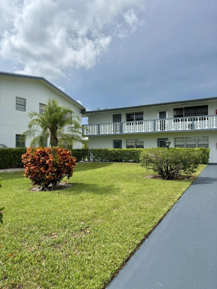 Unit for sale at 76 Cambridge, West Palm Beach, FL 33417