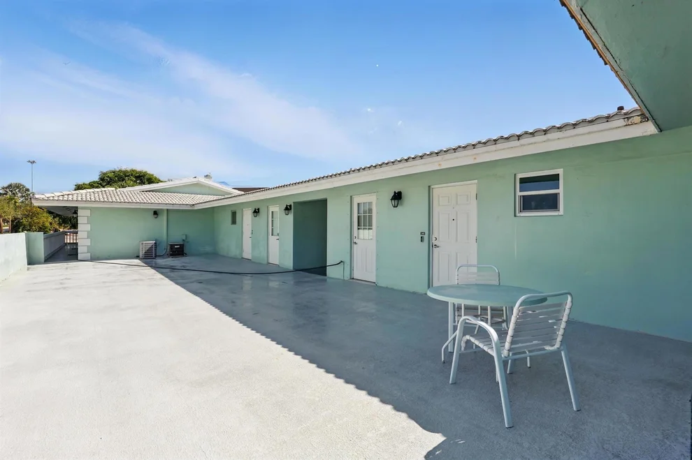 Unit for sale at 322 N Federal Highway, Deerfield Beach, FL 33441