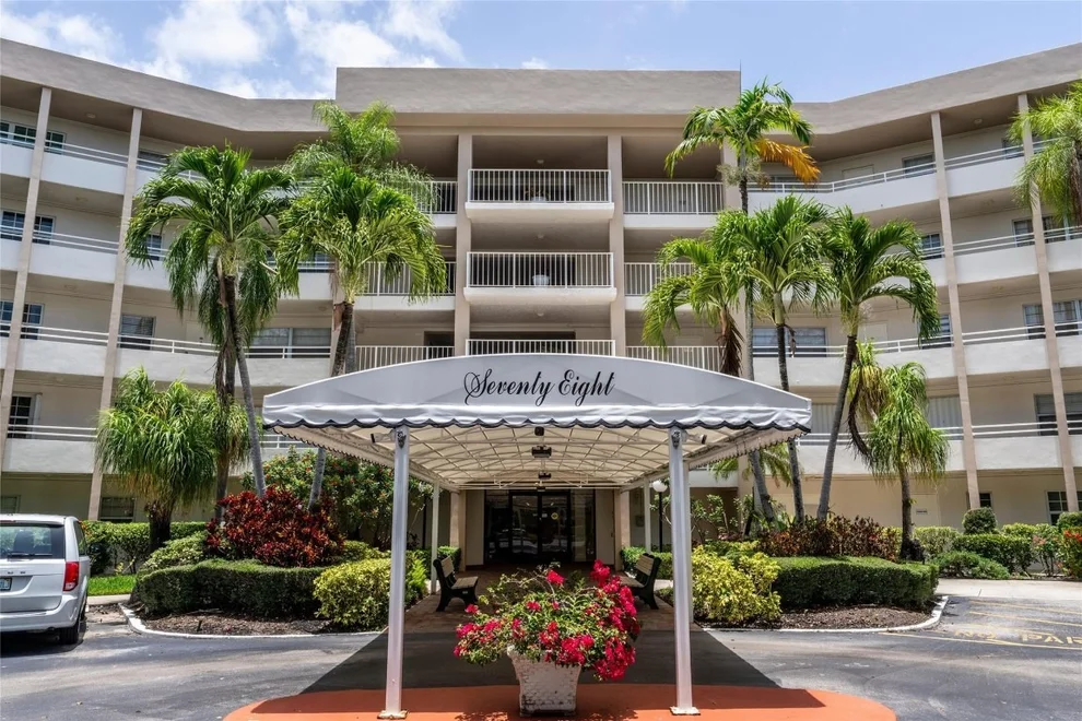 Unit for sale at 3960 Oaks Clubhouse Drive, Pompano Beach, FL 33069