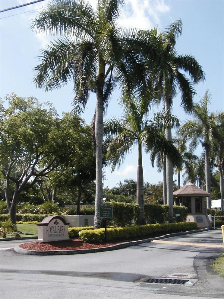 Unit for sale at 114 Royal Park Drive, Oakland Park, FL 33309