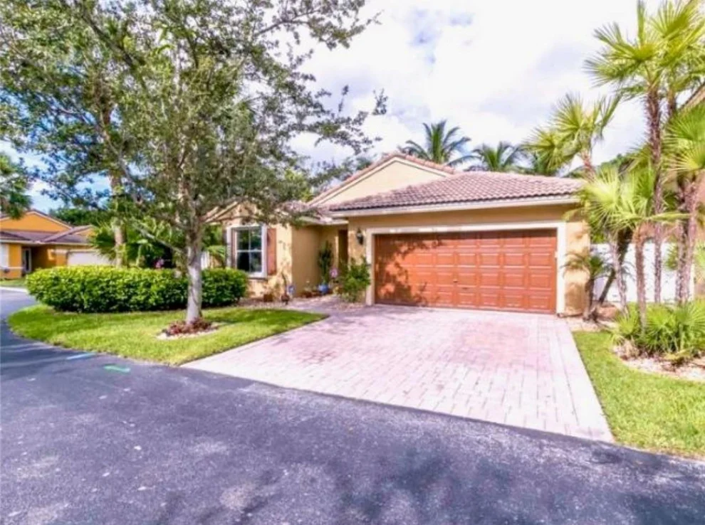 Unit for sale at 5292 SW 38th Avenue, Fort Lauderdale, FL 33312