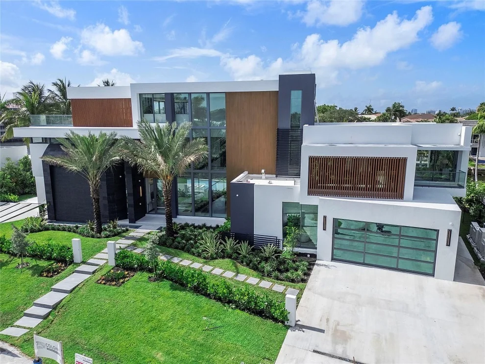 Unit for sale at 2880 NE 28th Street, Fort Lauderdale, FL 33306