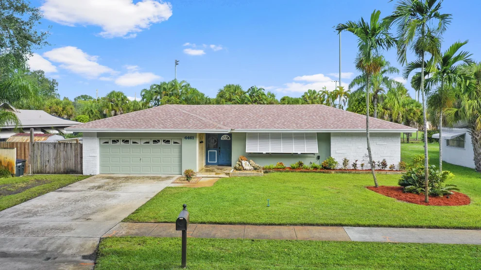 Unit for sale at 4461 Holly Drive, Palm Beach Gardens, FL 33410
