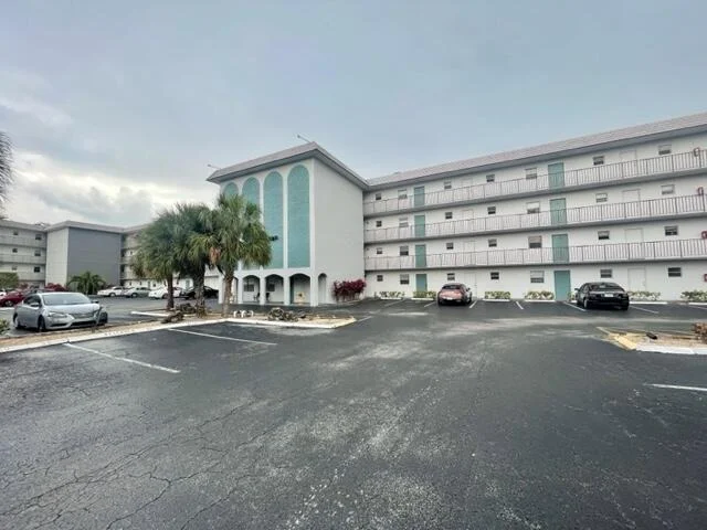 Unit for sale at 4311 Crystal Lake Dr, Deerfield Beach, FL 33064