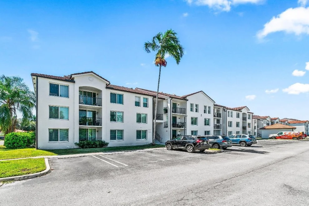 Unit for sale at 320 Villa Circle, Boynton Beach, FL 33435