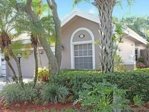 Unit for sale at 224 W Canterbury Drive, Palm Beach Gardens, FL 33418