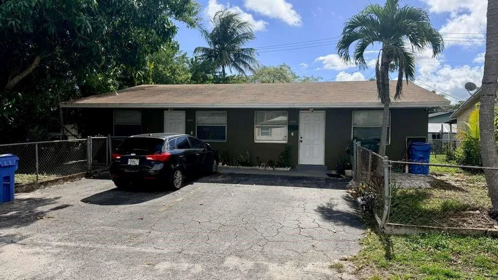 Unit for sale at 280 NE 40th Court, Oakland Park, FL 33334