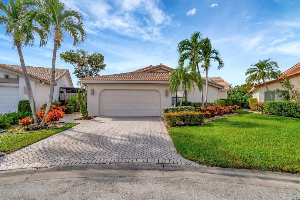 Unit for sale at 5775 Lakeview Mews Place, Boynton Beach, FL 33437
