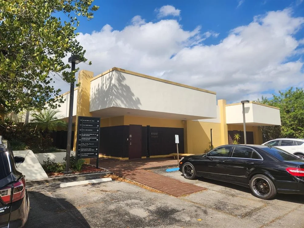 Unit for sale at 3157 N University Drive, Davie, FL 
