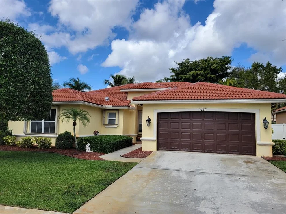 Unit for sale at 5437 Oakmont Village Circle, Lake Worth, FL 33463