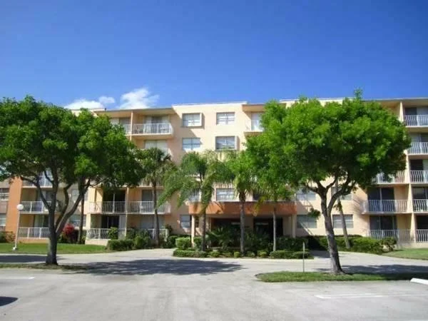 Unit for sale at 480 Executive Center Drive, West Palm Beach, FL 33401