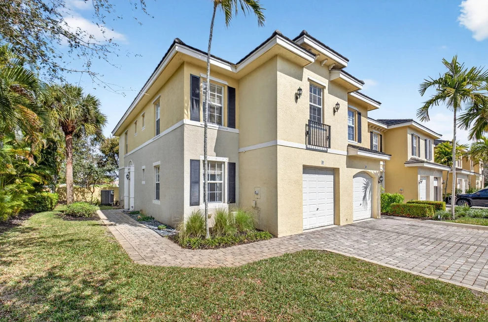 Unit for sale at 21 Largo Way, Boynton Beach, FL 33426