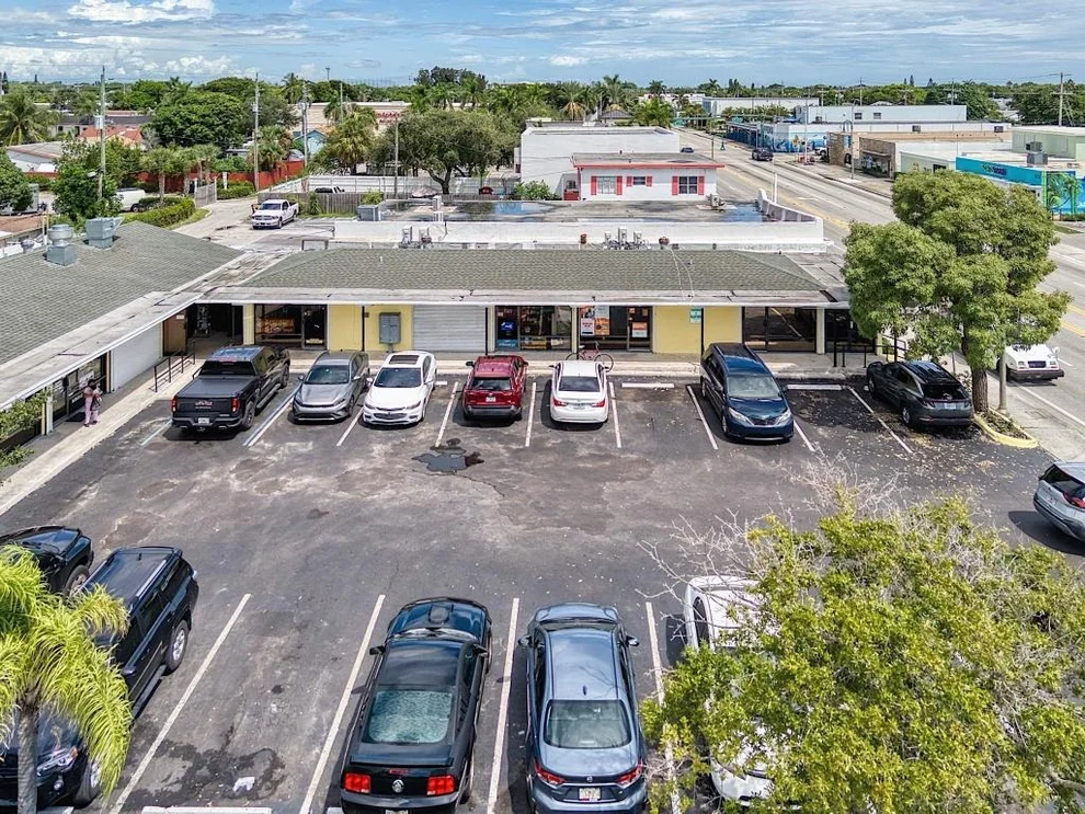 Unit for sale at 901 N Dixie Highway, Lake Worth, FL 33460