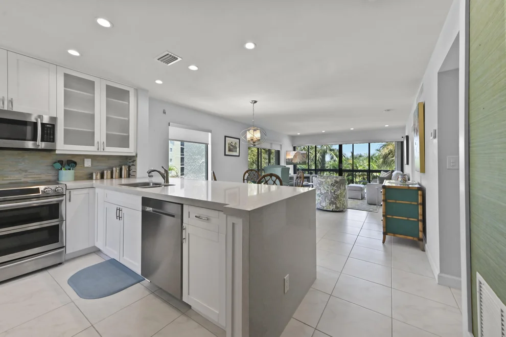 Unit for sale at 2550 Presidential Way, West Palm Beach, FL 33401