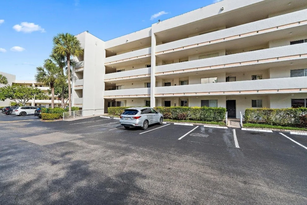 Unit for sale at 3186 Via Poinciana, Lake Worth, FL 33467