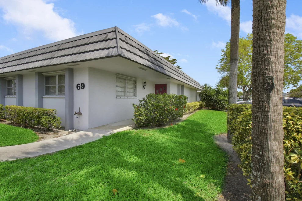 Unit for sale at 2886 Fernley Drive E, West Palm Beach, FL 33415