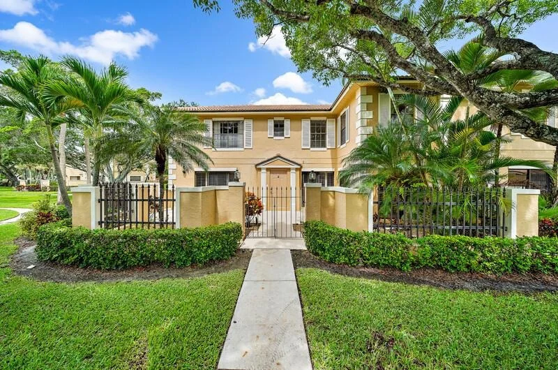 Unit for sale at 390 Prestwick Circle, Palm Beach Gardens, FL 33418
