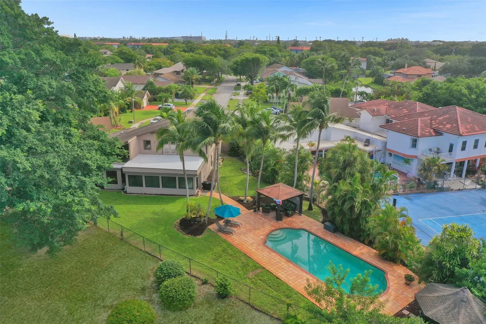 Unit for sale at 750 Bluebird Lane, Plantation, FL 33324
