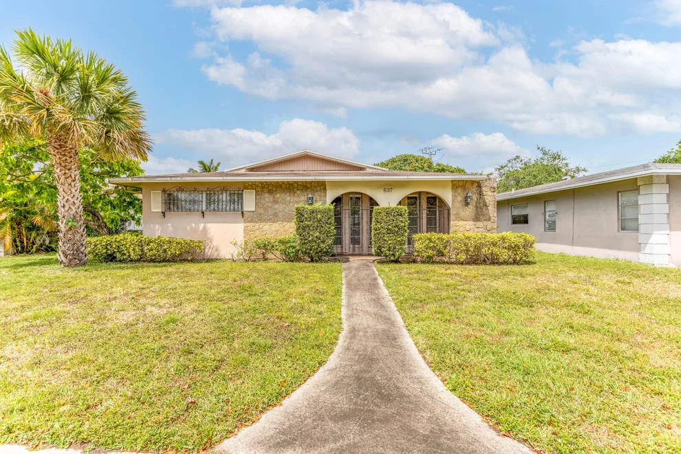 Unit for sale at 637 S Crescent Drive, Hollywood, FL 33021