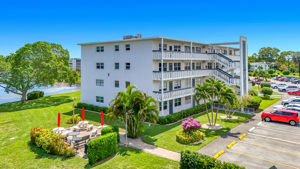 Unit for sale at 2114 Oakridge V, Deerfield Beach, FL 33442