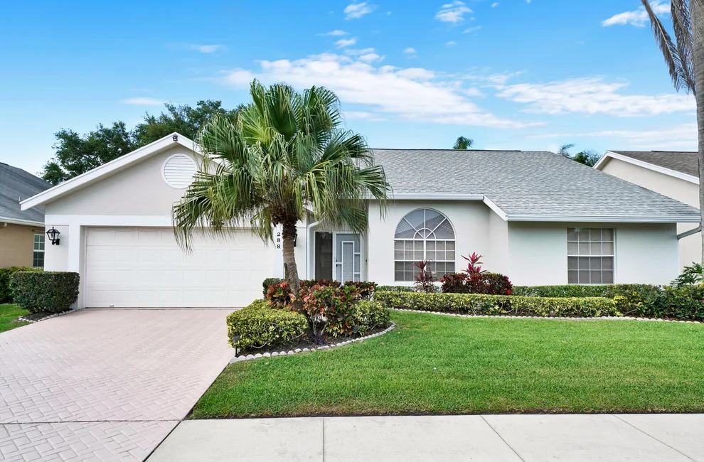 Unit for sale at 288 W Moccasin Trail W, Jupiter, FL 33458