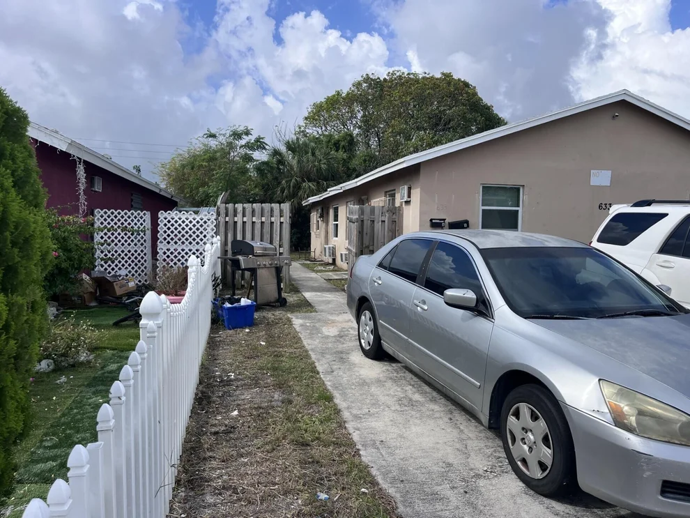Unit for sale at 633 W 9th Street, Riviera Beach, FL 33404