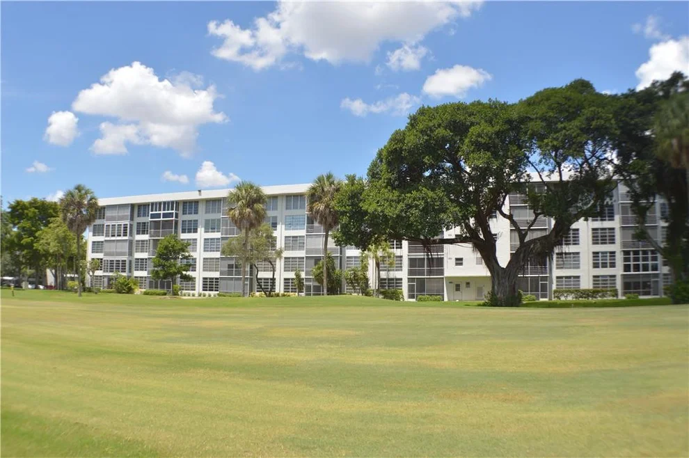 Unit for sale at 3850 Oaks Clubhouse Drive, Pompano Beach, FL 33069