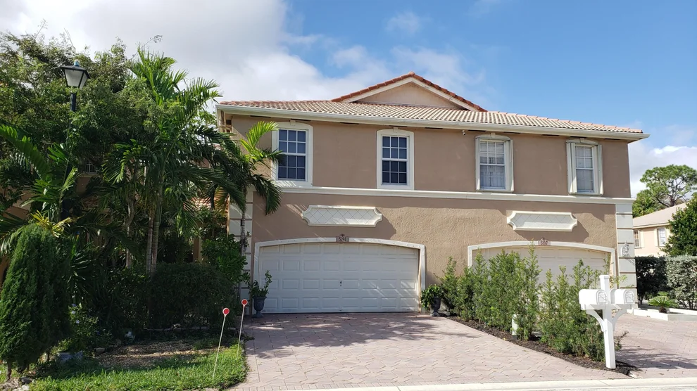 Unit for sale at 5191 Meadow Oaks Drive, Coconut Creek, FL 33073