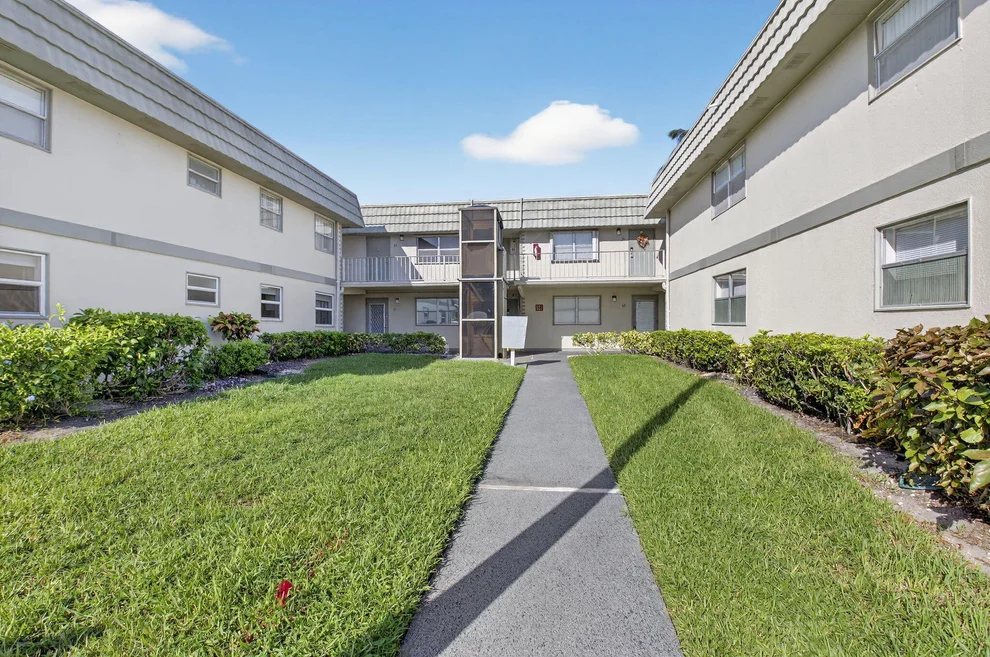 Unit for sale at 60 Brittany, Delray Beach, FL 33446