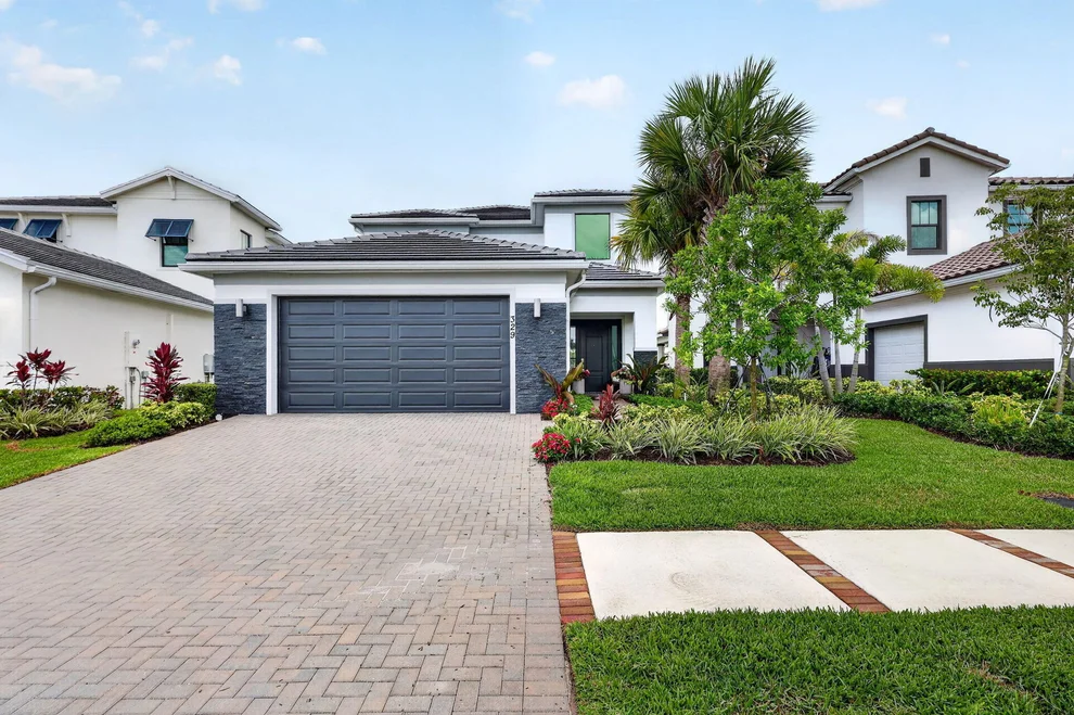 Unit for sale at 329 SE Fascino Circle, Port St Lucie, FL 34984