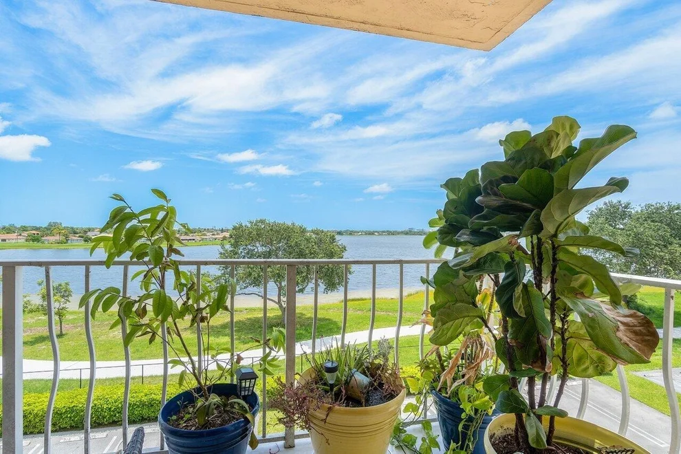 Unit for sale at 470 Executive Center Drive, West Palm Beach, FL 33401