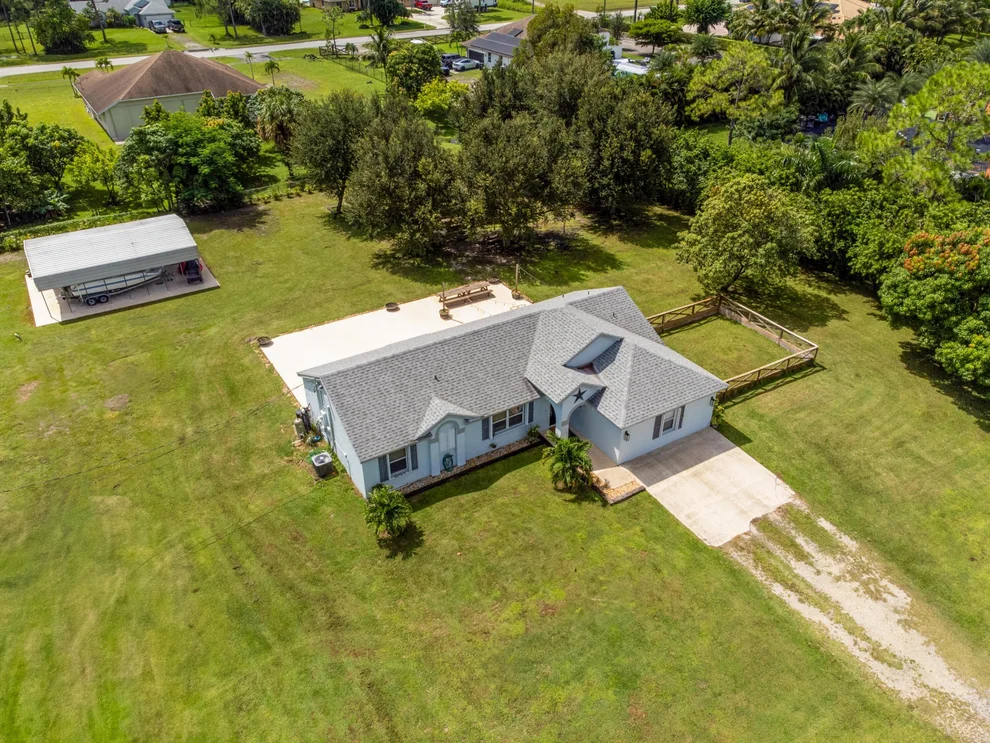 Unit for sale at 17394 86th Street N, The Acreage, FL 33470