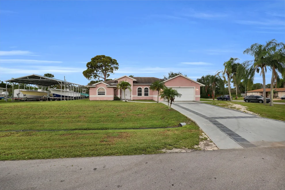 Unit for sale at 202 SE Grove Avenue, Port St Lucie, FL 34983