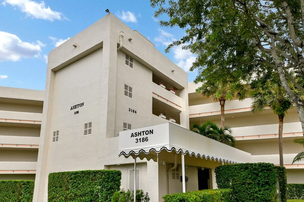 Unit for sale at 3186 Via Poinciana, Lake Worth, FL 33467