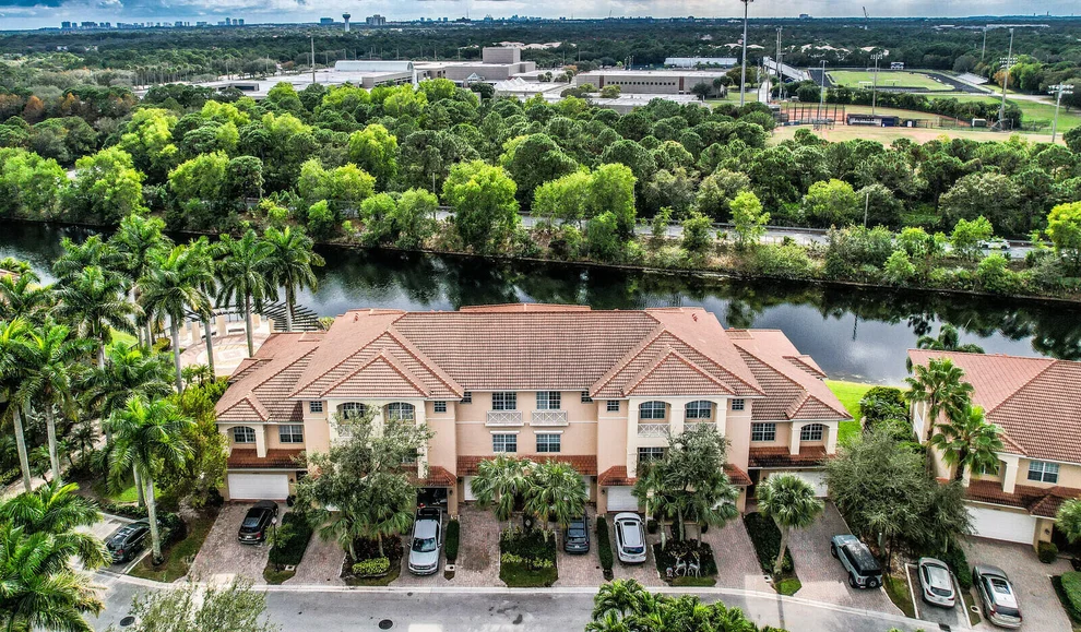 Unit for sale at 4559 Artesa Way S, Palm Beach Gardens, FL 33418