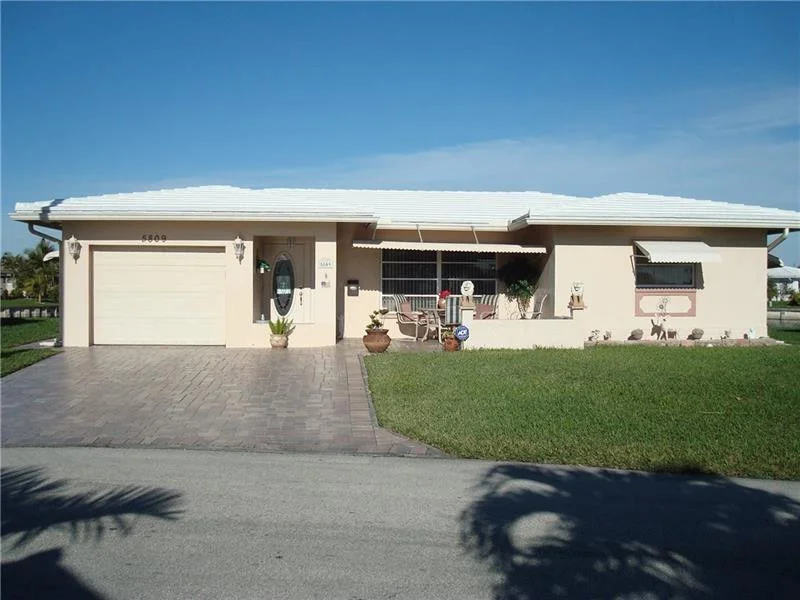 Unit for sale at 5809 NW 85th Avenue, Tamarac, FL 33321