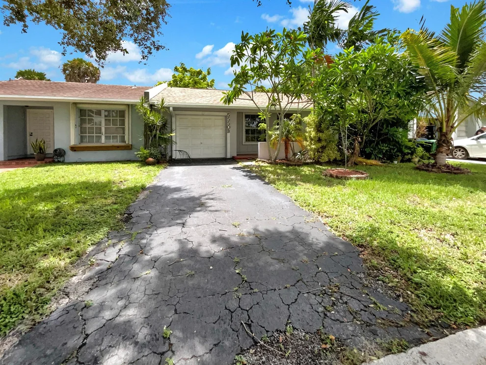 Unit for sale at 5550 Lakewood Circle S, Margate, FL 33063