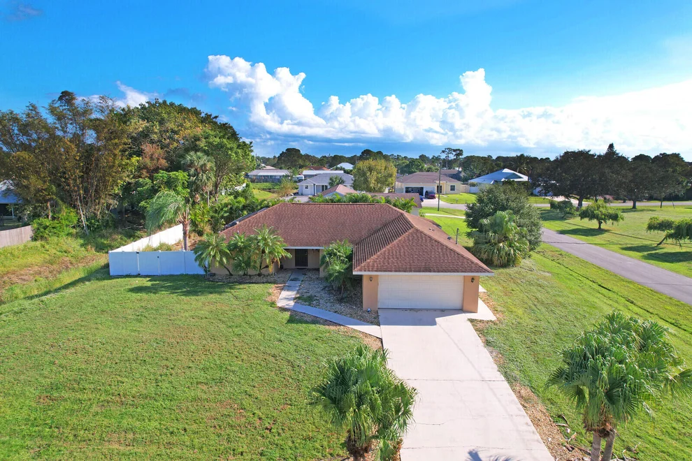 Unit for sale at 1991 SE Aires Lane, Port St Lucie, FL 34984