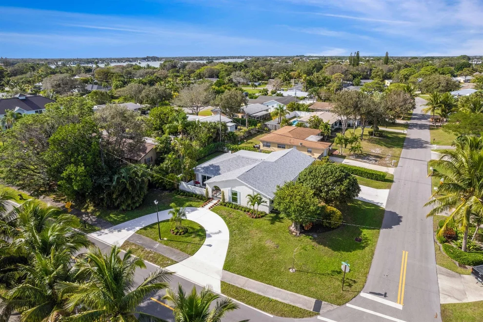 Unit for sale at 1604 Seabrook Road, Tequesta, FL 33469